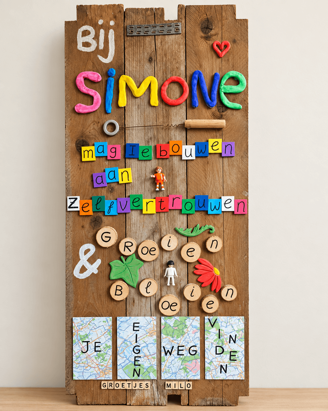 Houten bedankbord van Milo: Bij Simone mag je bouwen aan zelfvertrouwen, groeien en bloeien, je eigen weg vinden.