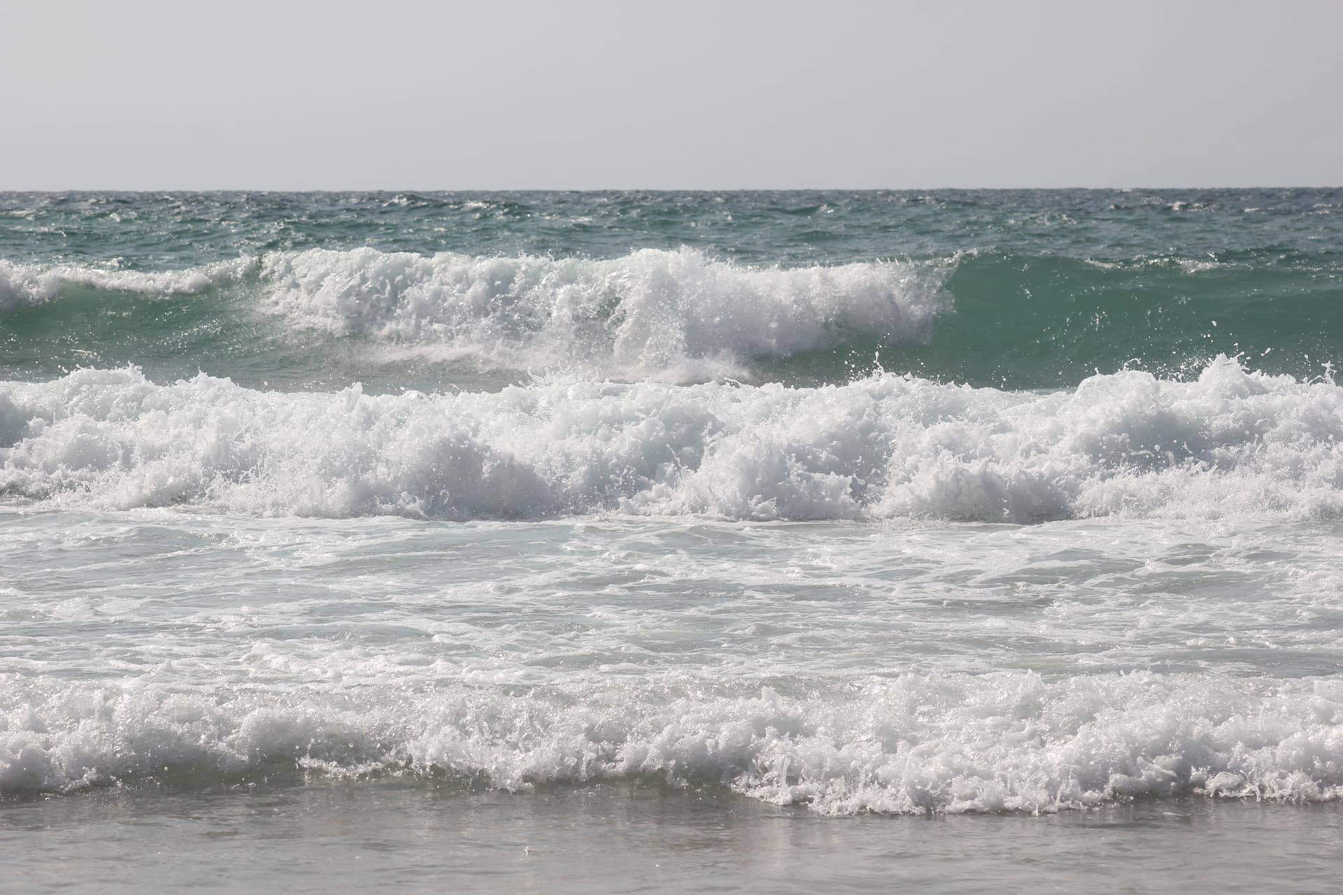 Golven aan zee